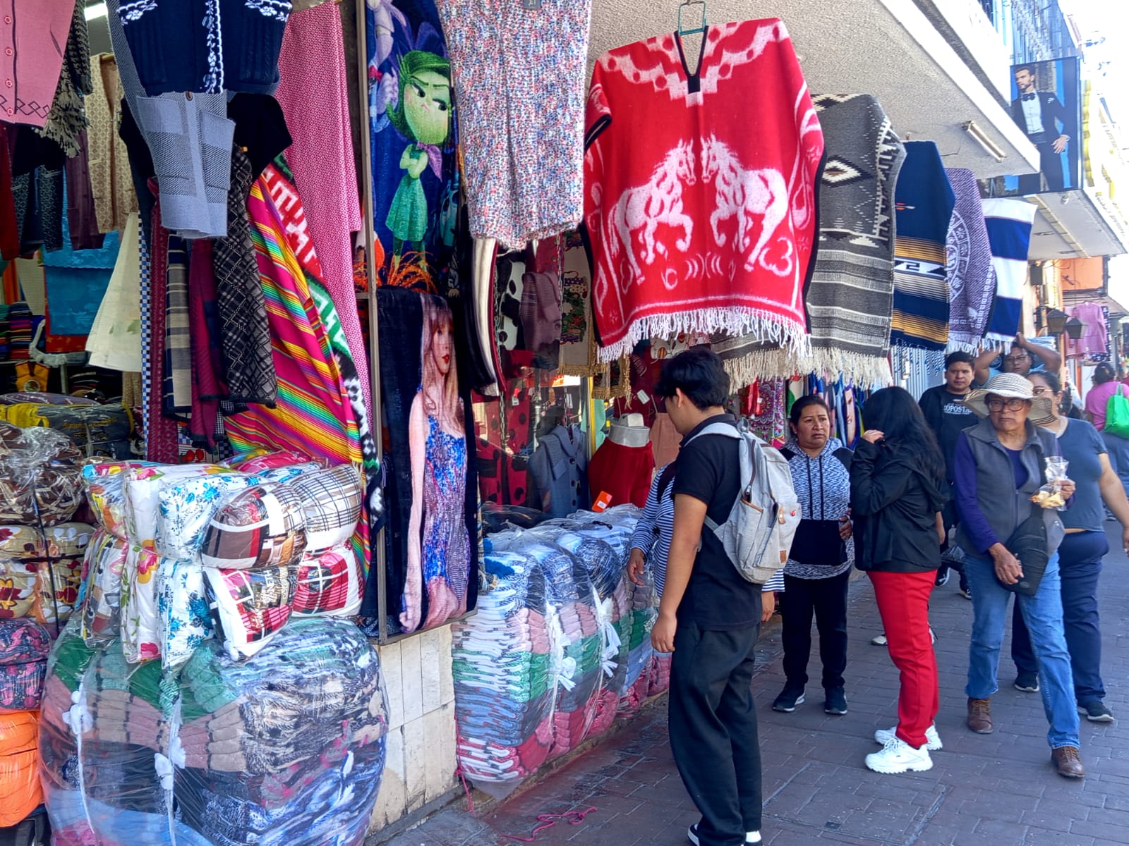 Alta afluencia de personas en Chiautempan por el Buen Fin; gobierno municipal refuerza operativo de seguridad, gobernación y turismo